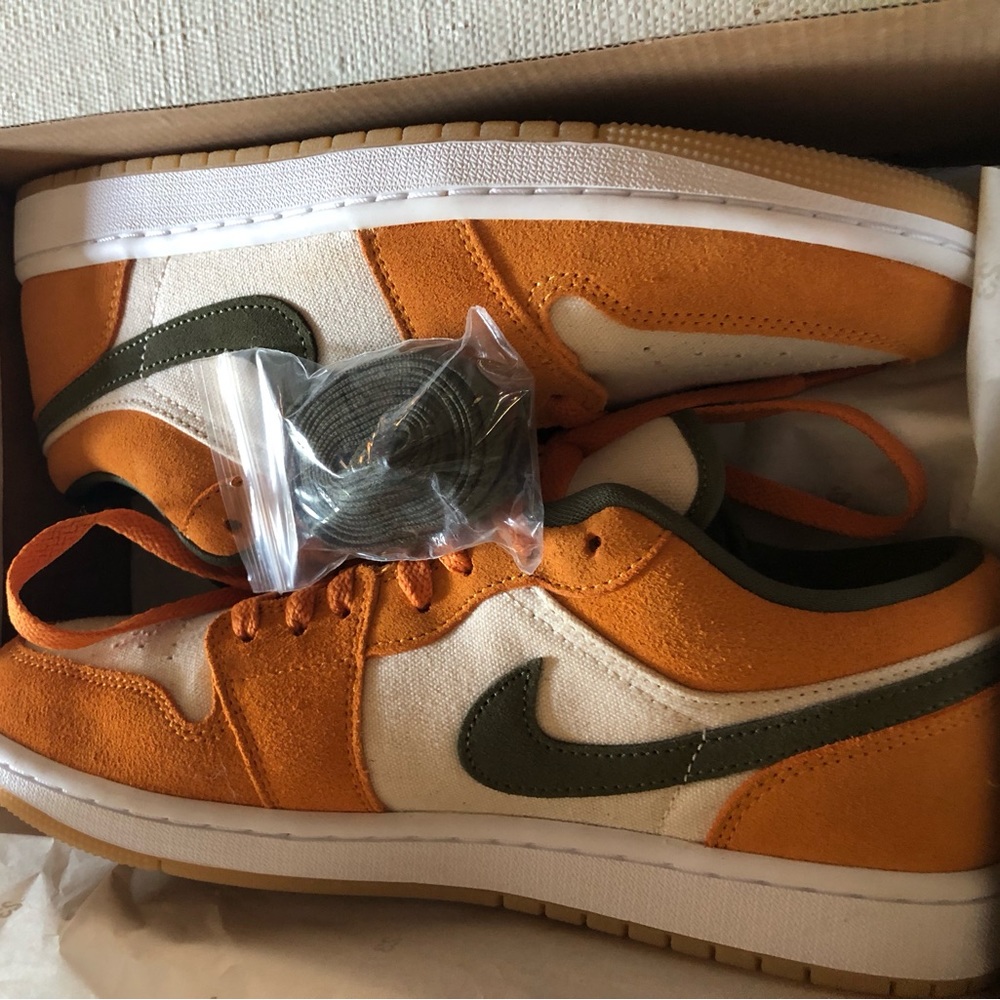 Mens Air Jordan 1 Low SE Light Curry size 8.5